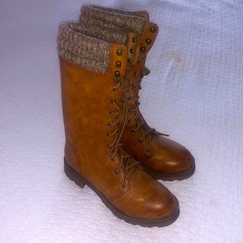 Boots - Picture 2 of 4